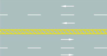 红白斜线是什么交通标志
，两白一斜红是什么标线？图1