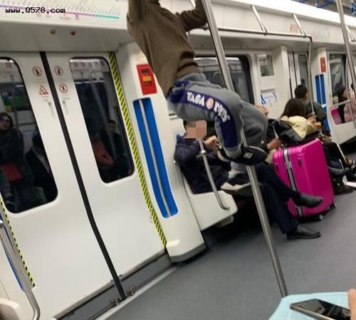 怎么样坐地铁?
，带着两个行李箱怎么样坐地铁？图1