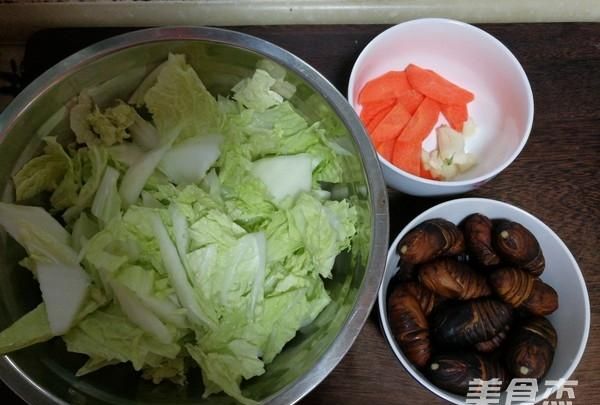 卷白菜跟胡萝卜怎么炒
，素三鲜，白菜，胡萝卜青椒怎么调饺子馅？图3