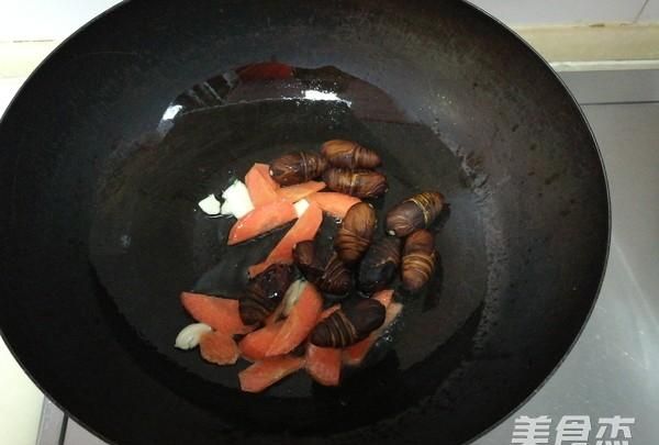 卷白菜跟胡萝卜怎么炒
，素三鲜，白菜，胡萝卜青椒怎么调饺子馅？图7