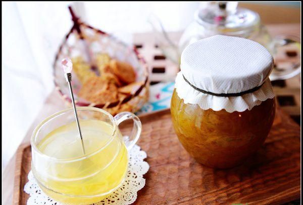 茶水能加蜂蜜吗
，橘子和蜂蜜能一起煮水喝吗？图1