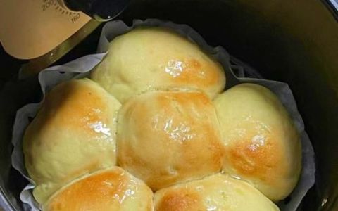 家庭自制面包简单做法
，一键面包简单做法？