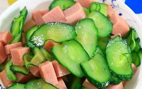 冻了黄瓜怎么炒好吃
，冻的黄瓜片怎么做好吃？