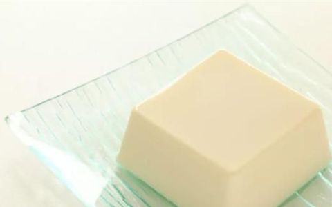 豆腐隔夜放冰箱可以吗
，自己做的豆腐多吃不了可以放豆浆里保存吗？