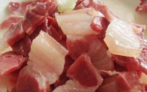 咸肉的腌制方法
，正宗东北咸肉的腌制方法和配料？