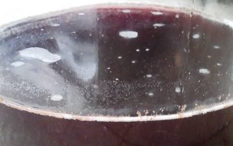 葡萄酒过滤后起泡沫能喝吗
，自制葡萄酒二次发酵起白色泡沫和漂浮物怎么办？
