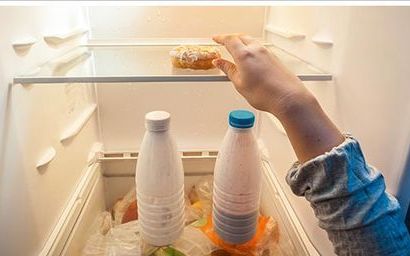 夏天纯牛奶要放冰箱吗
，天气热牛奶有必要放冰箱吗？