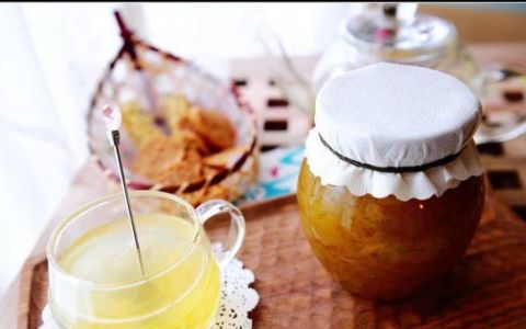 茶水能加蜂蜜吗
，橘子和蜂蜜能一起煮水喝吗？
