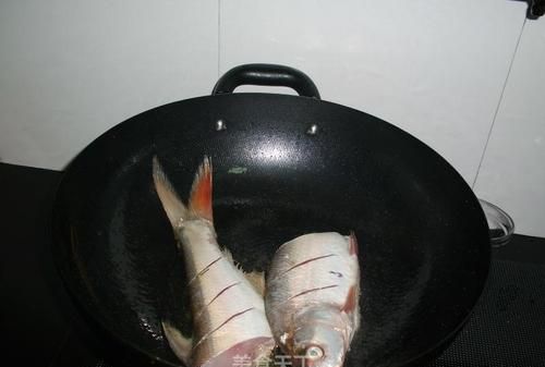 红尾鱼怎么做好吃，红尾鱼怎么做如何做好吃？